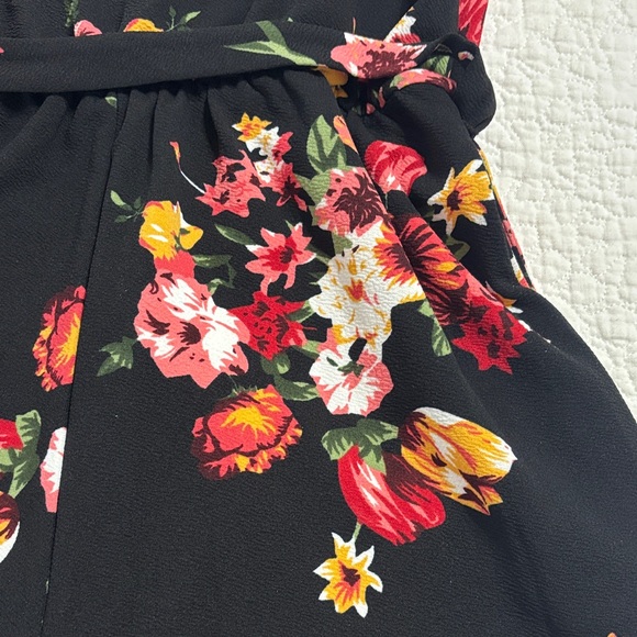 Floral Black Jumpsuit with Scalloped Neckline - Picture 9 of 10